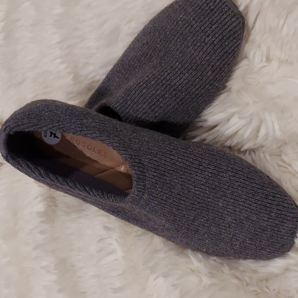 Aerosoles EUC Grey Size 7 Flats - Picture 1 of 4